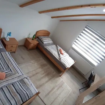 Bedrooms Cerovac בית הארחה 3*